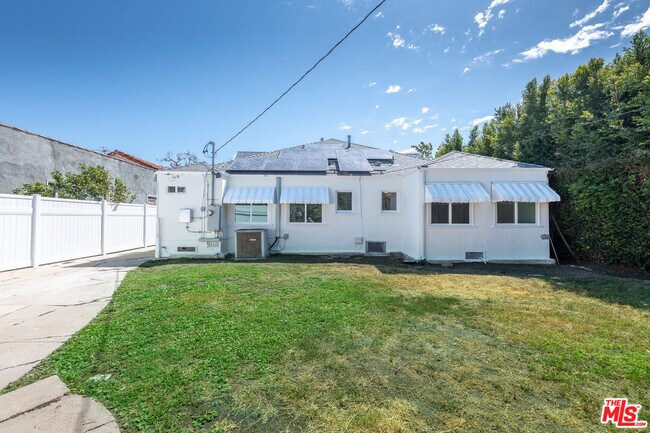Building Photo - 319 S Orange Dr