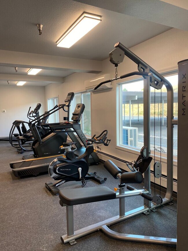 Building Photo - 1 bed 1 bath in renovated complex! This unit will go FAST