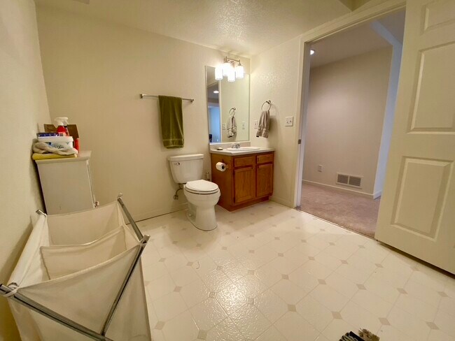 Building Photo - 111 Rowena Pl