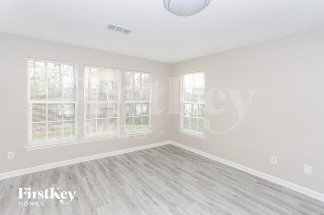 Building Photo - 1940 Summit Ridge Ln