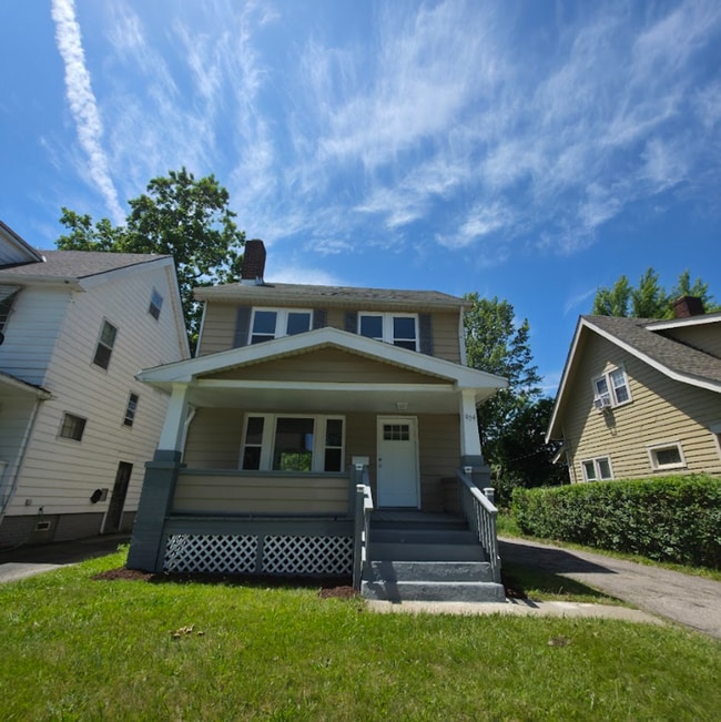 Primary Photo - Cleveland Heights 3-Bed Single-Family