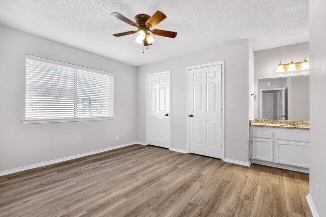 Building Photo - 3505 S Carolina Dr