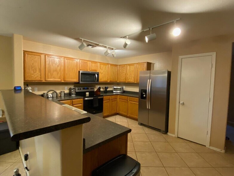 Building Photo - 6932 S Morning Dew Ln