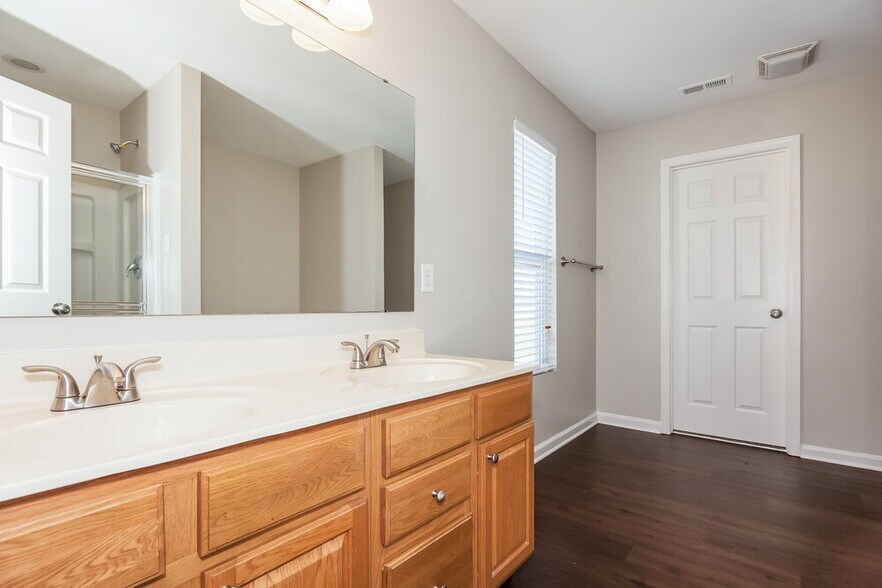 Building Photo - 5315 Bendix Ct