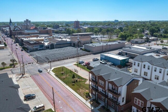 Building Photo - 522 W Erwin St