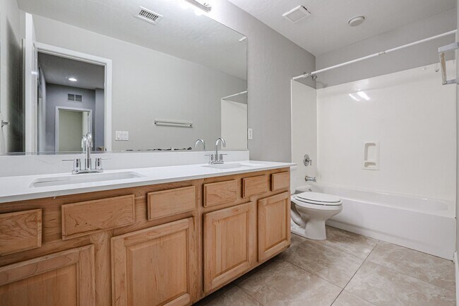 Building Photo - COMING SOON!! INCREDIBLE 5-BEDROOM 3 BATH, ALMOST 4000 SFT IN CORE CHANDLER