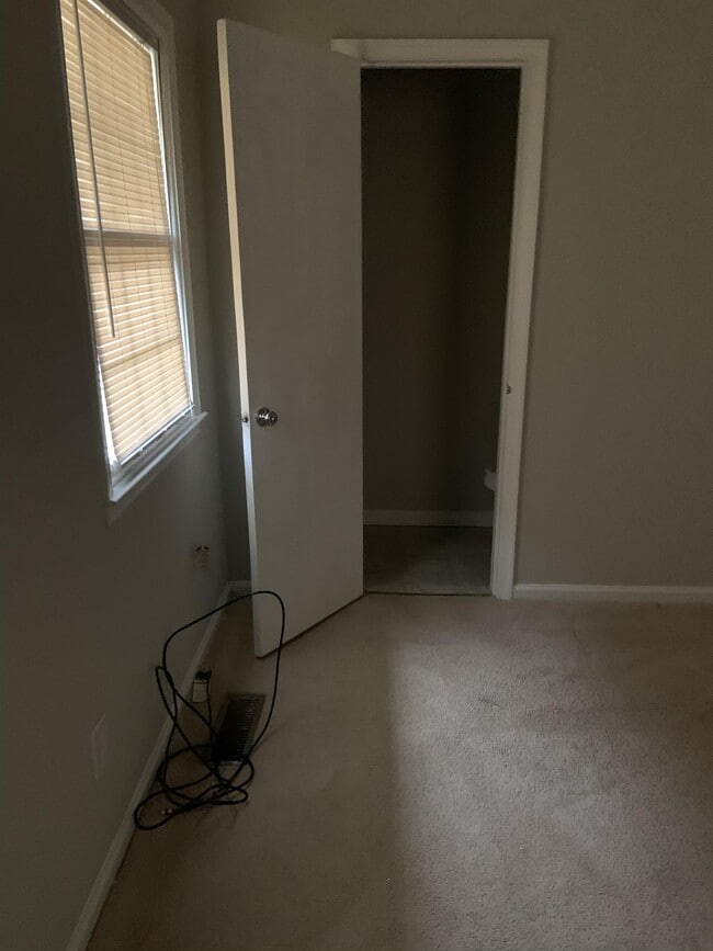 Building Photo - 405 E Moon Cir