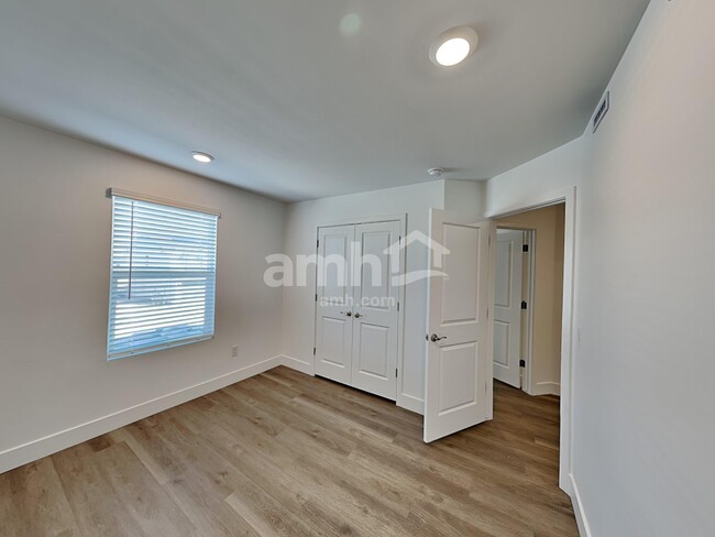 Building Photo - 9668 Harkes Dr