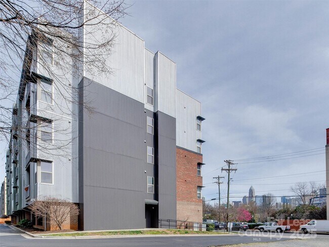 Building Photo - 630 Calvert St