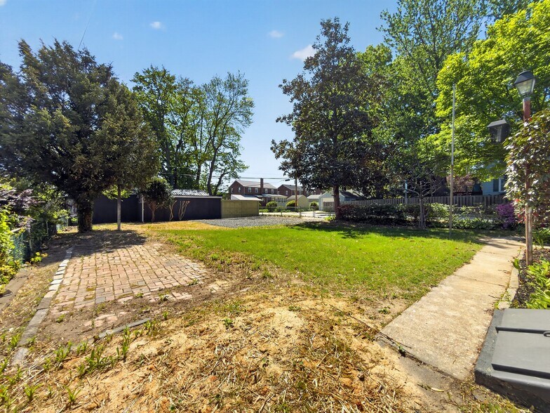 Building Photo - 101 Elinor Ave