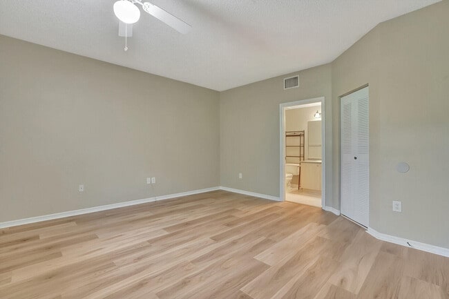 Building Photo - 270 Crestwood Cir