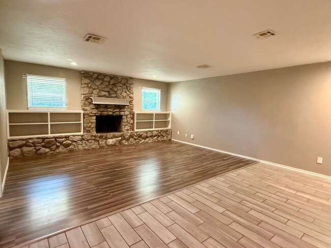 Building Photo - Updated 3 Bed 2 Bath Duplex in NW OKC