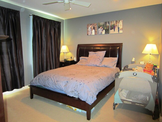 Building Photo - ESCALA - Luxury 2 / 2.5 Townhouse + 2 Car Garage in Gated Escala Community