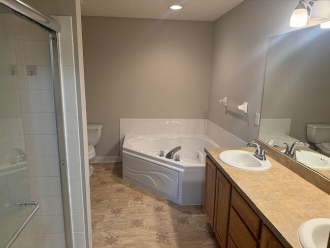 Building Photo - Gorgeous 6 Bed/3 Bath/3 Garage SFH with Screened in Porch, and Firepit in Minnetrista!