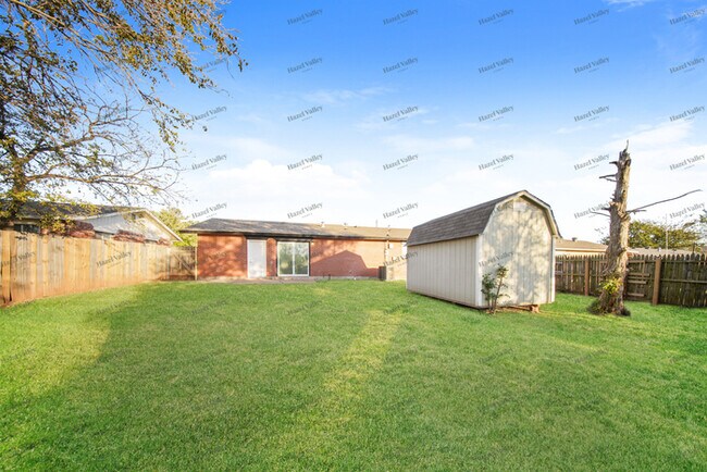 Building Photo - 2601 Yorkshire Ave