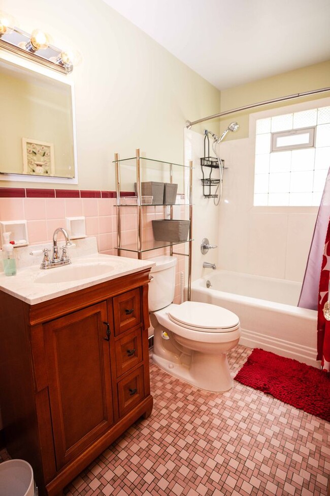 Building Photo - Beautifully updated two bedroom home in We...
