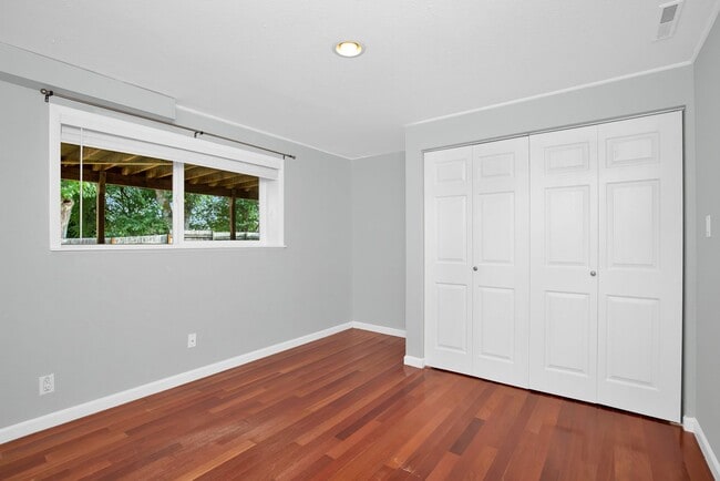 Building Photo - 17145 NE 5th Pl