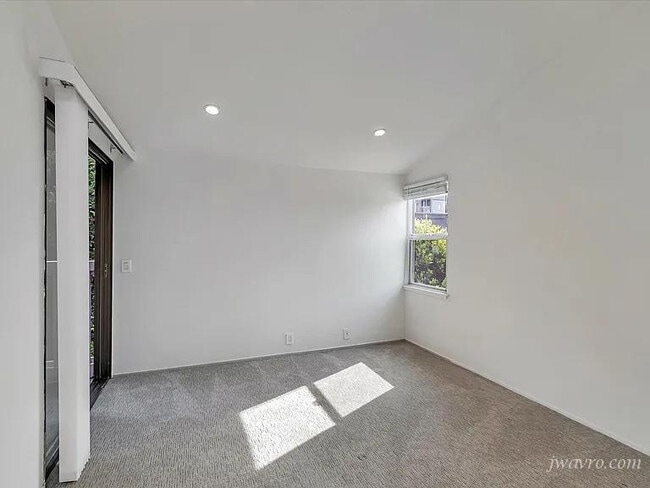 Building Photo - 112 Pfeiffer St