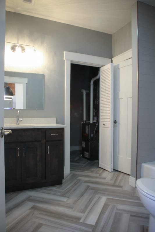 Building Photo - 218 E 7th St