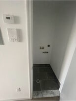 Building Photo - 821 Willoughby Ave