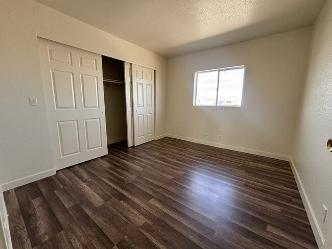 Building Photo - 2 Bedroom, 1 Bathroom Home Available Now
