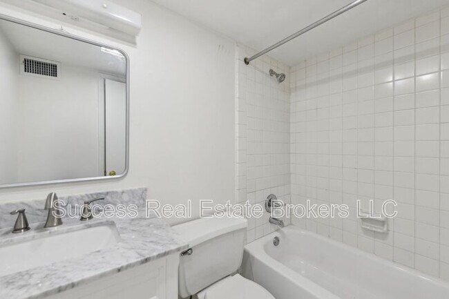 Building Photo - 98 La Rue Pl NW