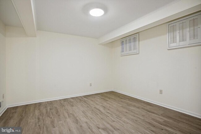 Building Photo - 6815 Melrose Dr