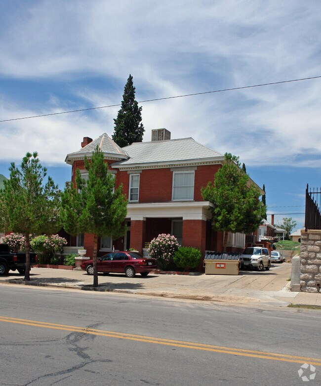 Primary Photo - 1127 Montana Ave