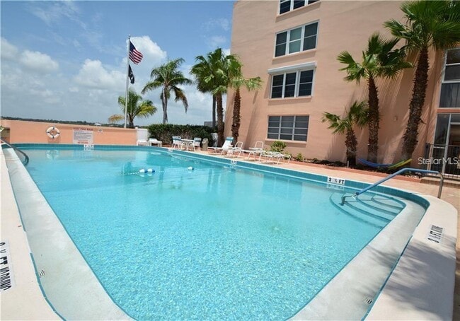 Building Photo - 7420 Bay Island Dr S