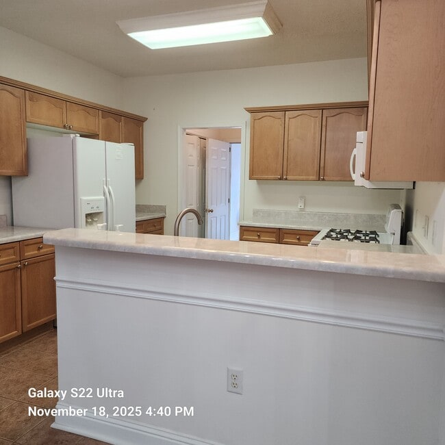 Building Photo - 2560 Rosehill Cir