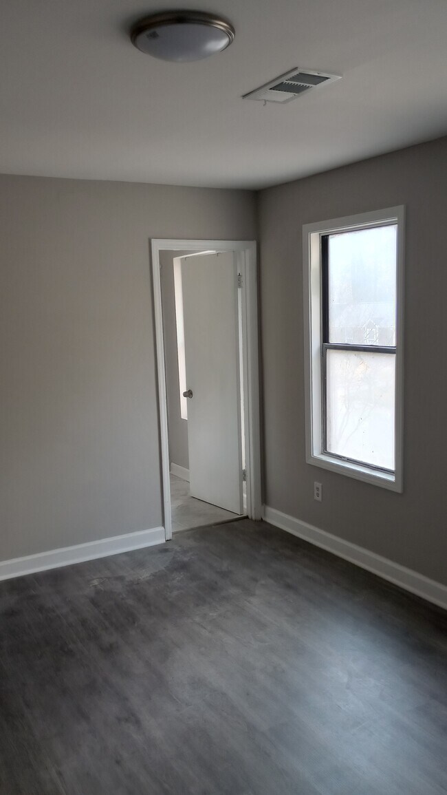 Building Photo - 679 Burnt Creek Dr NW