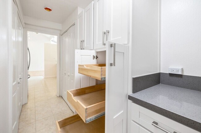 Building Photo - Spacious, 4 bedroom 2 bath single family home in Mililani located on a cul de sac.