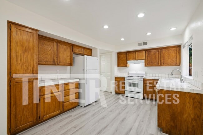Building Photo - 8242 Scrub Oak Way