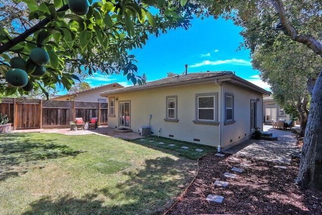 Building Photo - Saratoga 5 Bedrooms with Free Electricity from Solar System