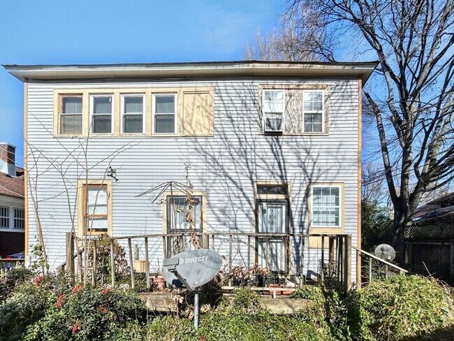 Building Photo - 2023 Young Ave