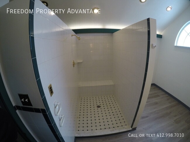 Building Photo - 511 Franklin Ave