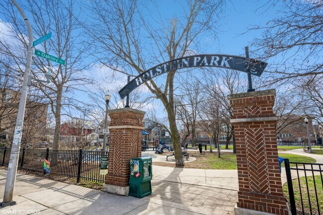 Building Photo - 2116 W Lyndale St