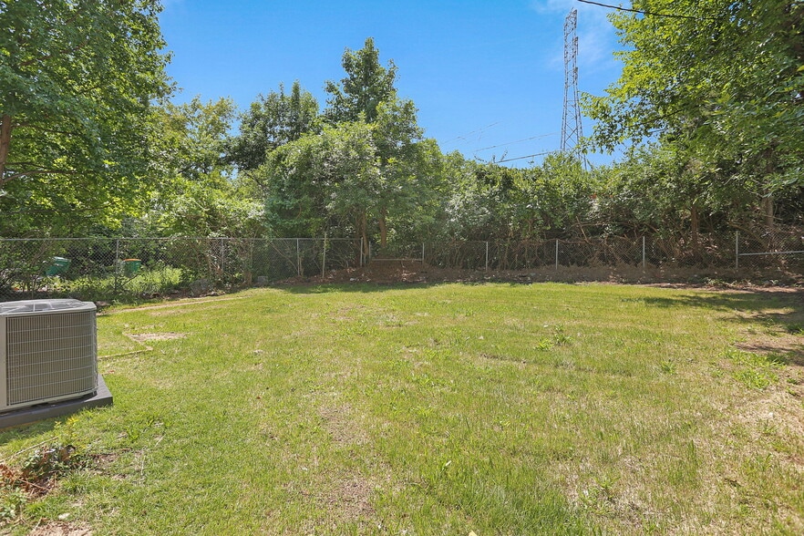 Building Photo - 7552 Mallard Dr