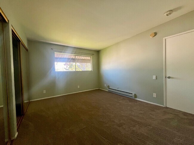 Building Photo - 382 Miraleste Dr