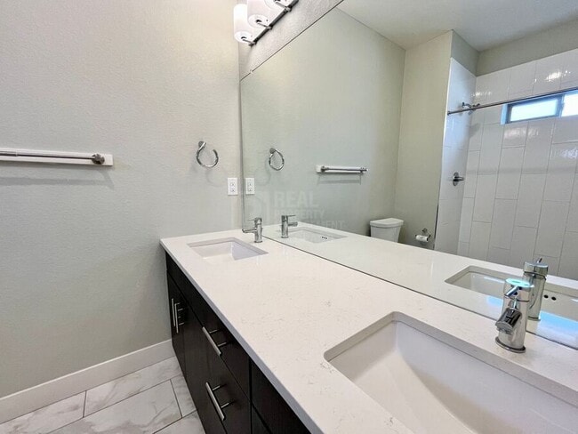 Building Photo - 4411 E Jewell Ave