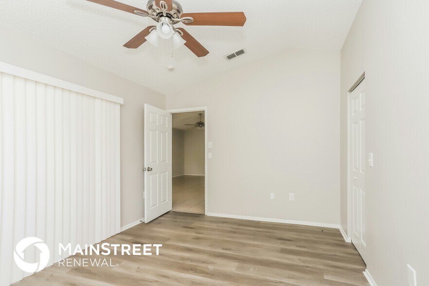 Building Photo - 3945 37th St Ct W