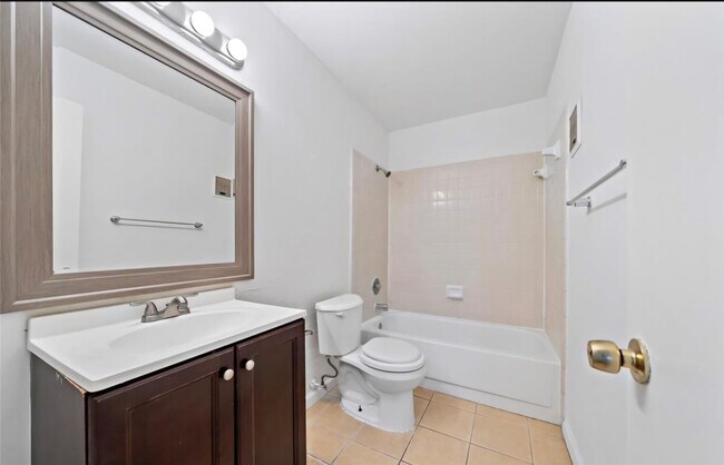 Building Photo - 9797 Leawood Blvd