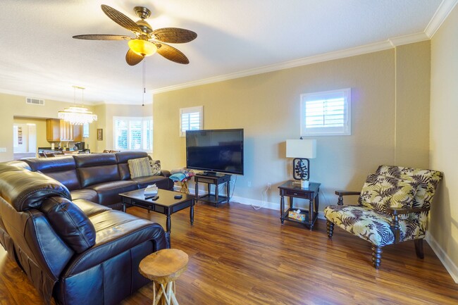 Building Photo - 3 BEDROOM TO 2 BATH SPACIOUS CONDO