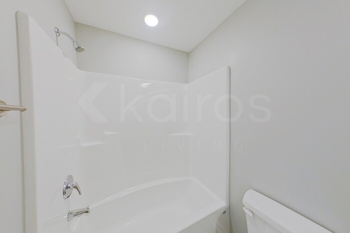 Building Photo - 656 June St