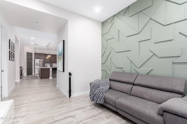 Building Photo - 2034 W Sleepy Ranch Rd