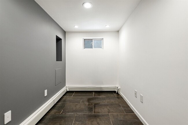 Building Photo - 71-31 Loubet St