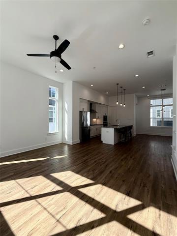 Building Photo - 13325 Bee St