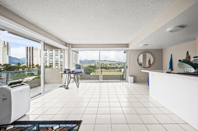 Building Photo - 240 Makee Rd