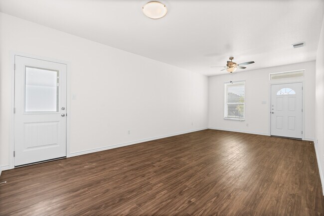 Building Photo - 5104 Rose Gdn Lp