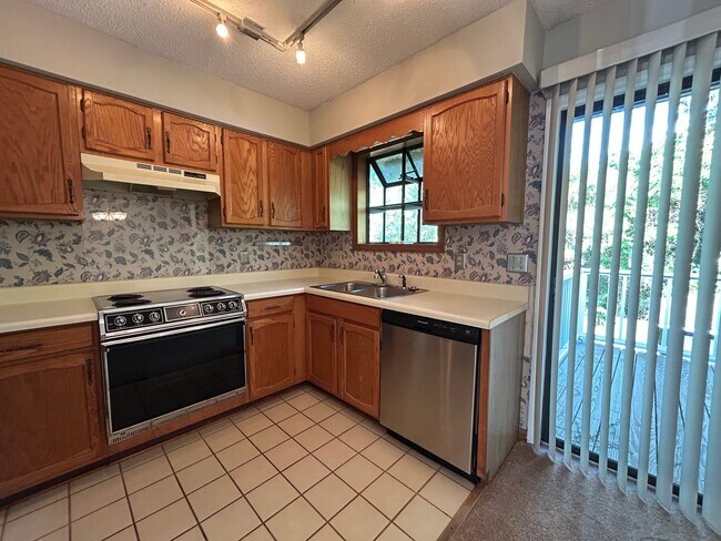 Building Photo - Charming 2BR Condo – Move-In Ready!